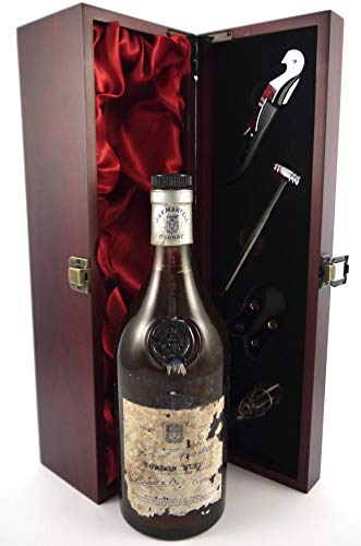 Martell Cordon Bleu Cognac (1970's bottling) in einer mit Seide ausgestatetten Geschenkbox, da zu 4 Weinaccessoires, 1 x 700ml von Martell Cordon Bleu