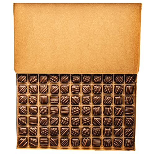 Pralinen - 1 kg Schachtel von 'Helene' - königlichem Mandel-Marzipan umhüllt mit dunkler Schokolade. von Martins Chocolatier