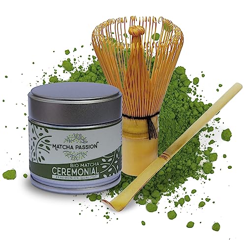 MATCHA PASSION Bio Matcha Ceremonial 30g Pulver + Bambusbesen & Bambuslöffel - Zeremonie Qualität, Kagoshima Japan - purer Genuß oder Mischgetränke wie Matcha Latte - Vegan - Superfood MATCHA PASSION Bio Matcha Ceremonial 30g Pulver + Bambusbesen & Bambuslöffel - Zeremonie Qualität, Kagoshima Japan - purer Genuß oder Mischgetränke wie Matcha Latte - Vegan - Superfood von Matcha Passion