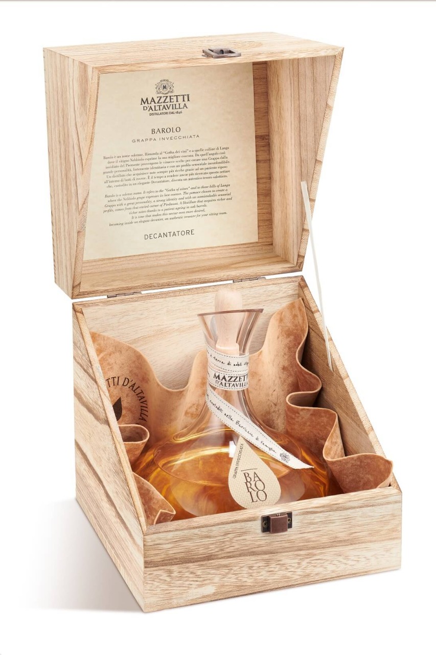 Mazzetti Grappa Decantore Barolo Aged 0,7 l in Holzkiste Mazzetti Grappa Decantore Barolo Aged 0,7 l in Holzkiste von Mazzetti Grappa