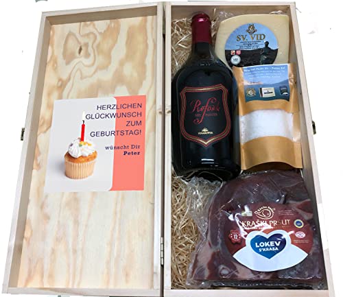 Präsentkorb Geschenkkorb Käse Wein Prsut Meersalz Geschenkset Geschenkideen in einer Geschenkbox Schatztruhe von Mediterrane Delikatessen