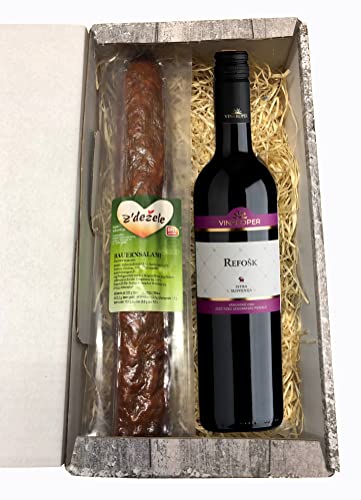 Präsentkorb Geschenkideen Geschenkkorb mit Refosk und Salami aus Istrien Rotwein in der Geschenkbox und einer Bauernsalami als Wein Geschenkset von Mediterrane Delikatessen