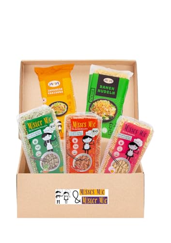 Nudel Box Mix mit 5 verschiedenen Sorten: Yakisoba-, Gemüse-, Chili-, Eiernudeln 250g und Ramen 500g hergestellt in DE Nudel Box Mix mit 5 verschiedenen Sorten: Yakisoba-, Gemüse-, Chili-, Eiernudeln 250g und Ramen 500g hergestellt in DE von Misses Mie & Mister Mie