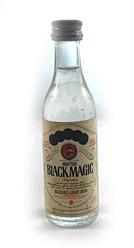 Montego Black Magic White Rum [MINIATURE - 5cls] in einer Geschenkbox, da zu 3 Weinaccessoires, 1 x 50ml von Montego Black Magic