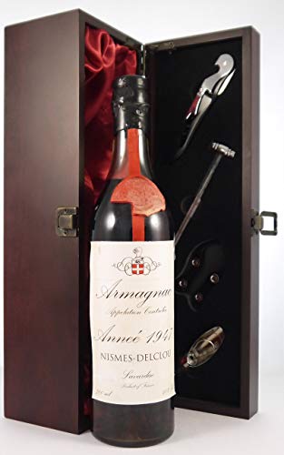 Nismes Delclou Vintage Armagnac 1947 (70cl) in einer mit Seide ausgestatetten Geschenkbox, da zu 4 Weinaccessoires, 1 x 700ml von Nismes Delclou Armagnac
