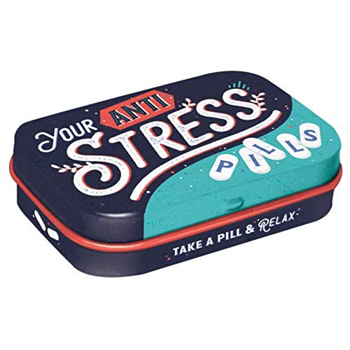 Nostalgic-Art Retro Pillendose, 4 x 6 x 1,6 cm, Anti Stress Pills – Geschenk-Idee für Nostalgie-Fans, mit Pfefferminz-Dragees, Vintage Design Nostalgic-Art Retro Pillendose, 4 x 6 x 1,6 cm, Anti Stress Pills – Geschenk-Idee für Nostalgie-Fans, mit Pfefferminz-Dragees, Vintage Design von Nostalgic-Art