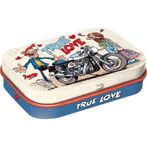 Nostalgic-Art Retro Pillendose, MOTOmania – True Love – Motorradfahrer-Geschenk, Blech-Dose mit Pfefferminz-Dragees, Vintage-Design, 4 x 6 x 2 cm, 1 stück von Nostalgic-Art