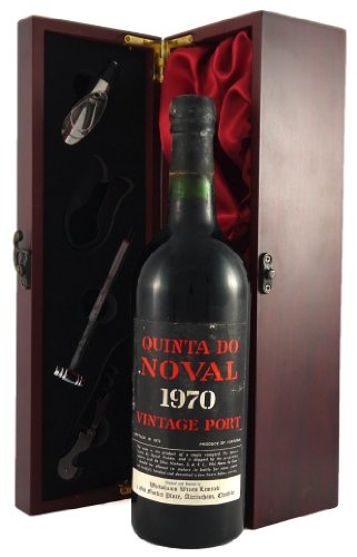 Quinta do Noval Vintage Port 1970 in einer mit Seide ausgestatetten Geschenkbox, da zu 4 Weinaccessoires, 1 x 750ml von Noval