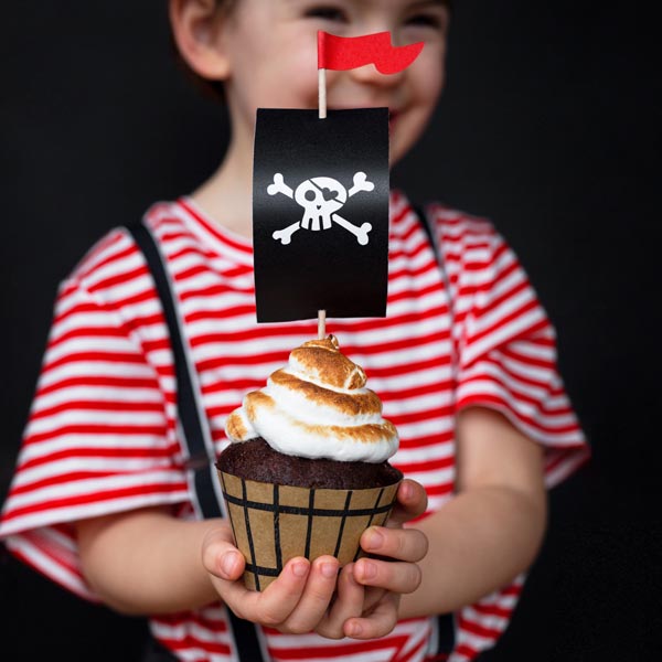 Piraten Muffindekoset, 18-teilig für 6 Muffins oder Cupcakes von Partydeco