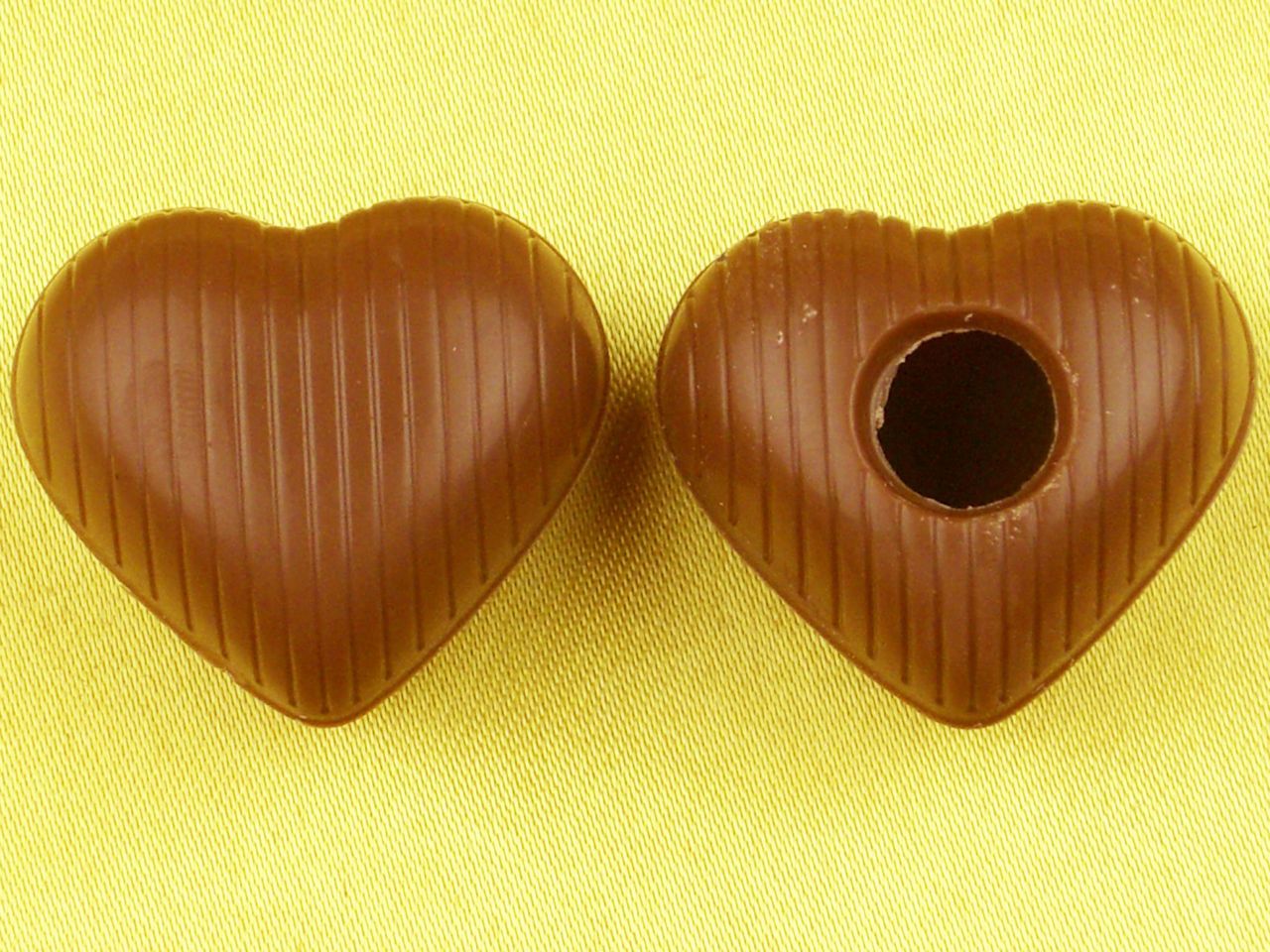 1 Folie Herz-Hohlkörper Medium Vollmilch 1 Folie Herz-Hohlkörper Medium Vollmilch von Cake-Masters Basics