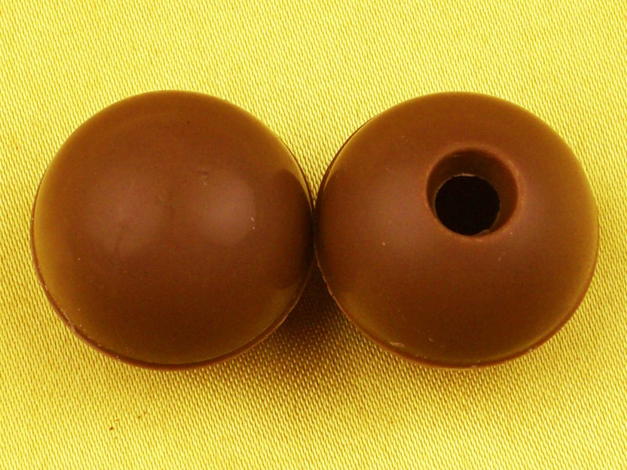 1 Folie Likör-Hohlkugeln Vollmilch 1 Folie Likör-Hohlkugeln Vollmilch von Cake-Masters Basics