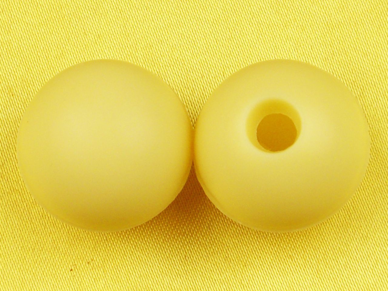 1 Folie Likör-Hohlkugeln Weiß 1 Folie Likör-Hohlkugeln Weiß von Cake-Masters Basics
