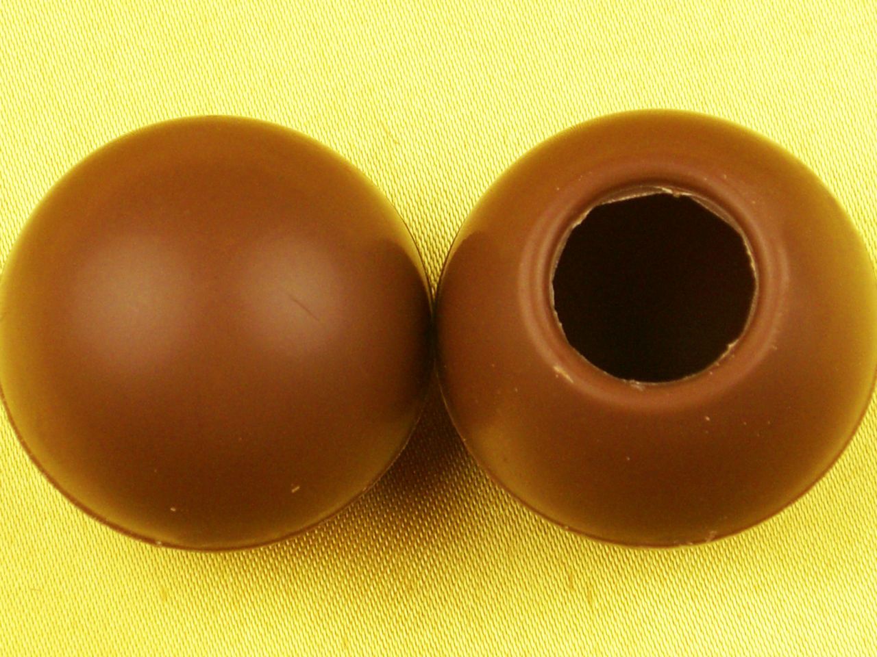 1 Folie Mega-Hohlkugeln Vollmilch 1 Folie Mega-Hohlkugeln Vollmilch von Cake-Masters Basics