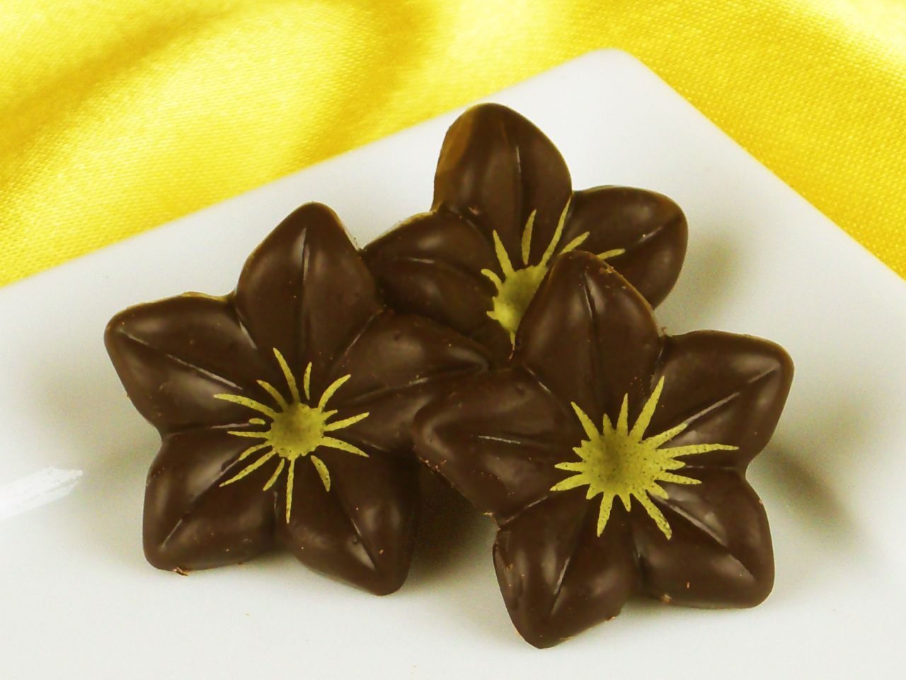 1 Folie Schokoladen-Blüten Zartbitter von Pati-Versand
