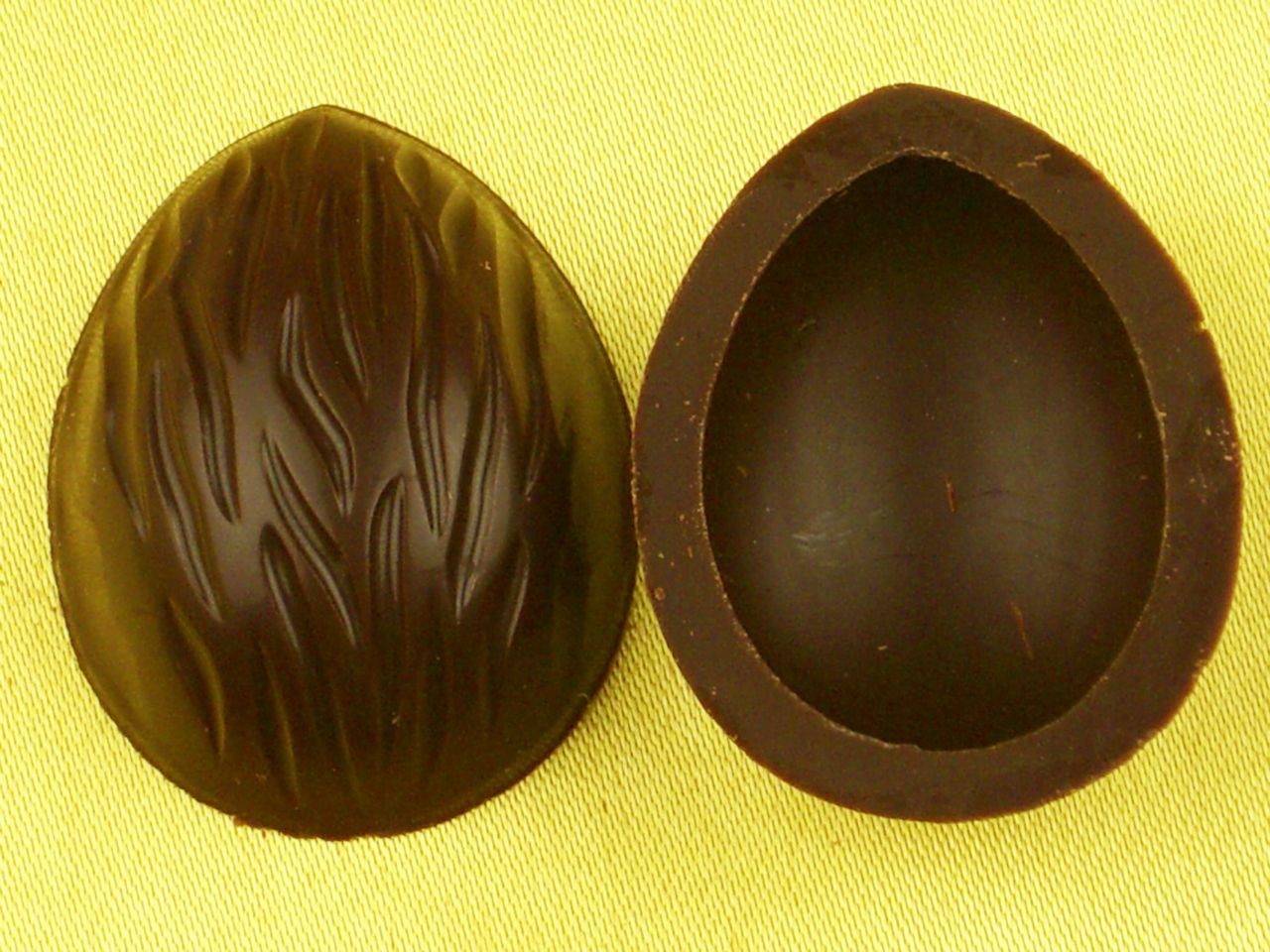 1 Folie Walnuss-Schalen Zartbitter 1 Folie Walnuss-Schalen Zartbitter von Cake-Masters Basics