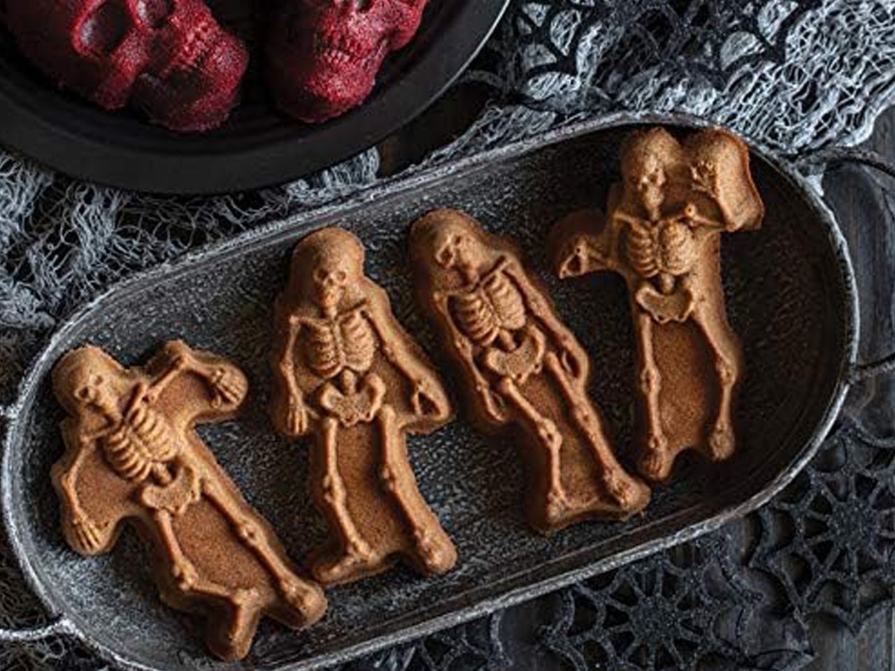 Nordic Ware Backform Spooky Skeleton Cakelet Nordic Ware Backform Spooky Skeleton Cakelet von Nordic Ware