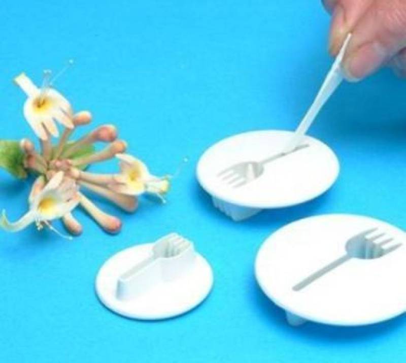 PME Zuckerblume-Ausstecher Geißblatt 2,5 bis 4,0 cm, 3 teilig von Pati-Versand