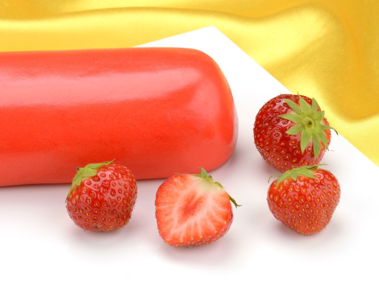Rollfondant PREMIUM PLUS Flavour Erdbeer 250g von Cake-Masters