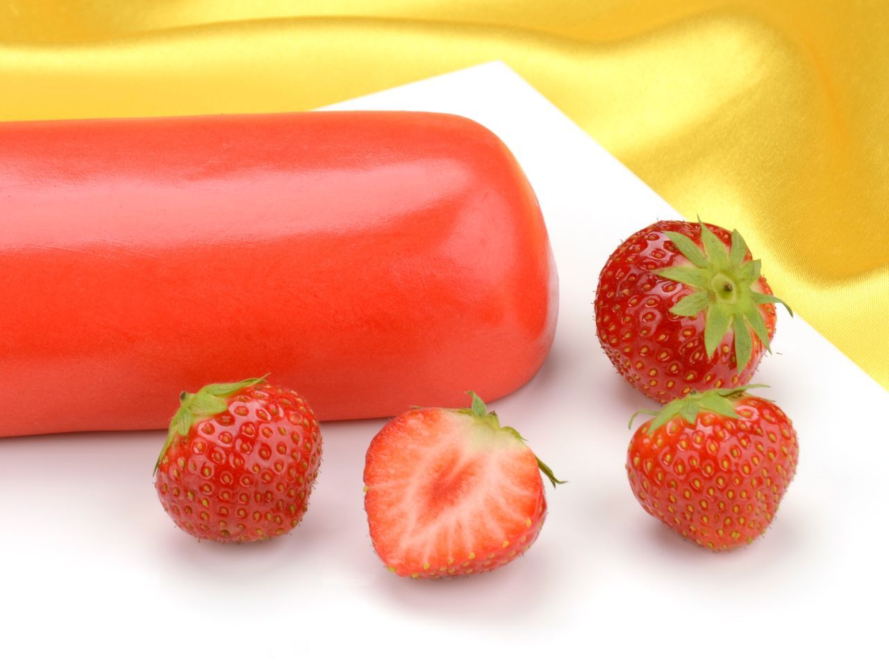 Rollfondant PREMIUM PLUS Flavour Erdbeer 250g Rollfondant PREMIUM PLUS Flavour Erdbeer 250g von Cake-Masters