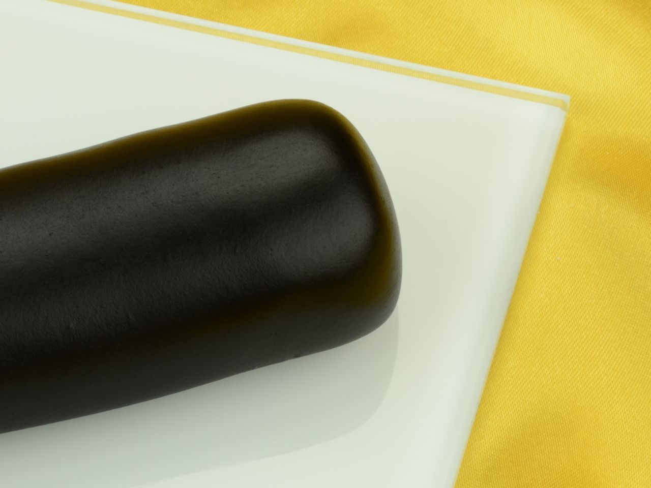 Rollfondant PREMIUM PLUS schwarz 250g Rollfondant PREMIUM PLUS schwarz 250g von Cake-Masters