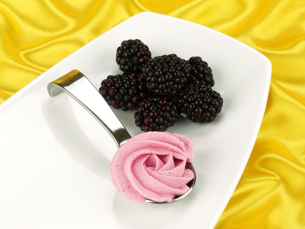 Sahnestand Brombeere 100g Sahnestand Brombeere 100g von Cake-Masters