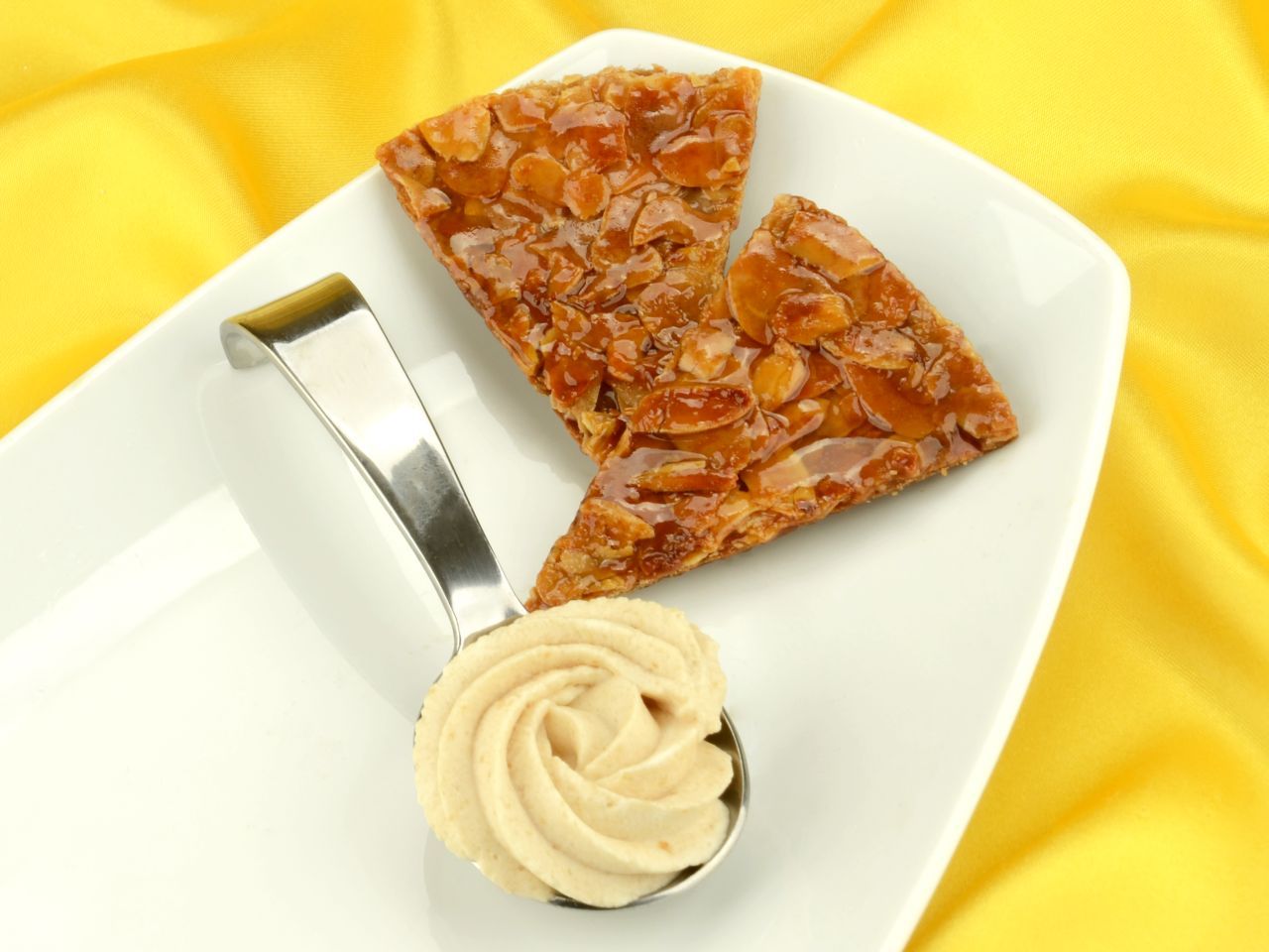 Sahnestand Mandel-Karamell 100g Sahnestand Mandel-Karamell 100g von Cake-Masters