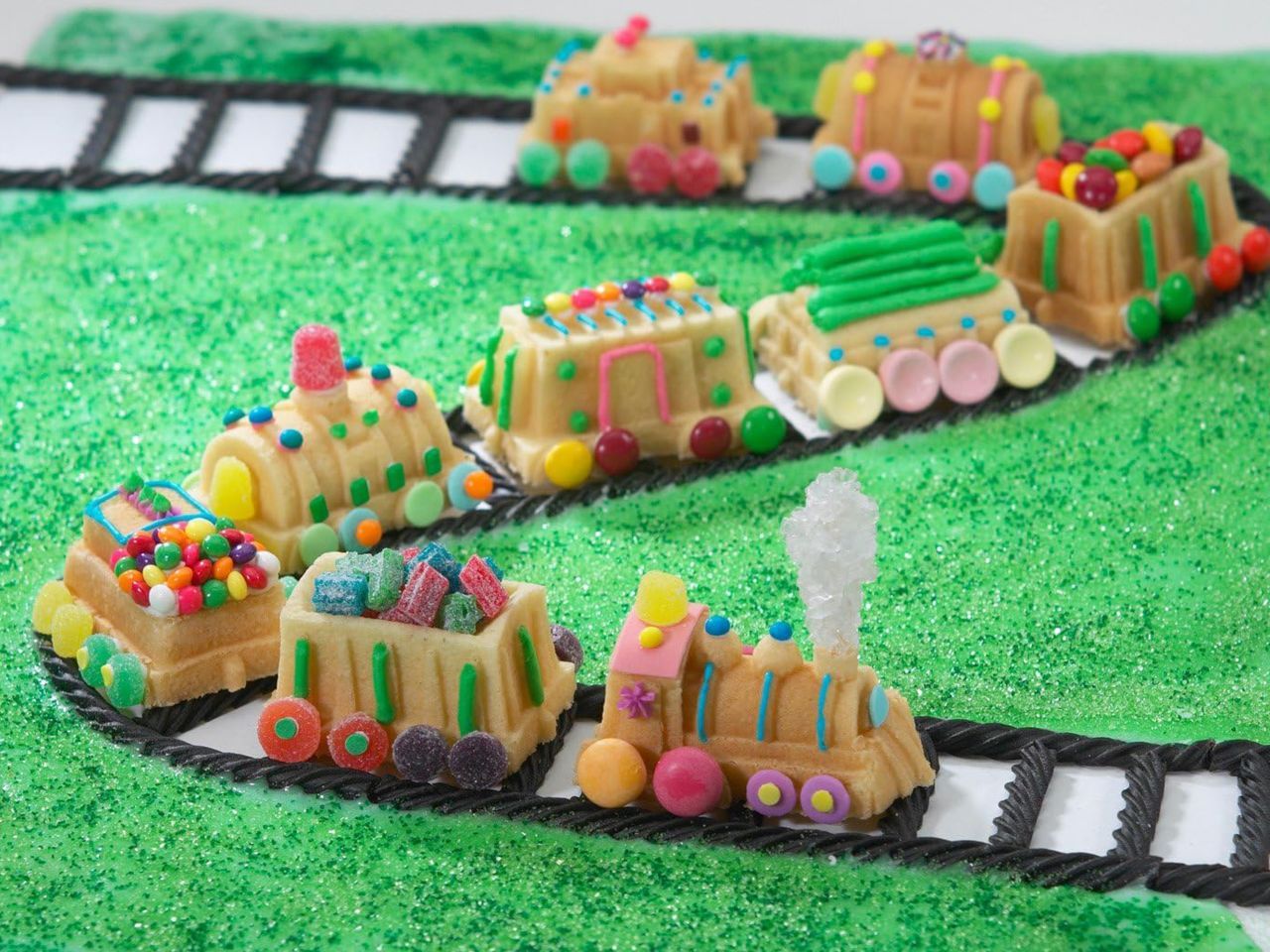 Nordic Ware Train Cake Pan Nordic Ware Train Cake Pan von Nordic Ware