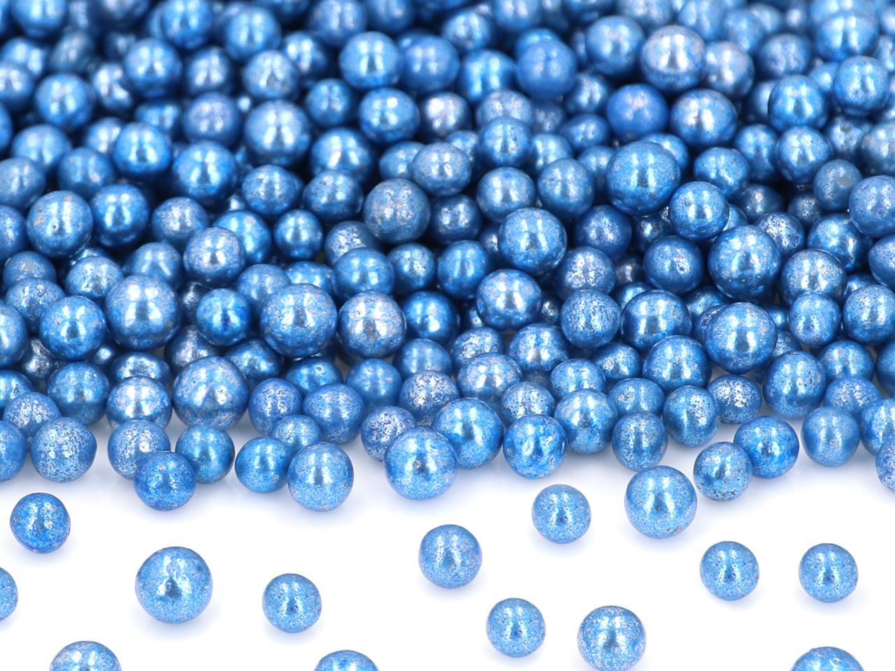 Weiche Zuckerperlen metallic dunkelblau 5mm 60g Weiche Zuckerperlen metallic dunkelblau 5mm 60g von Cake-Masters Basics