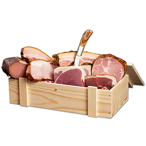 WURSTBARON® Schinken Wurst Geschenkbox aus Holz mit Serrano, Wacholderbauch, Bauerngeräuchertes, Schwarzrauch, Hüttenspeck & Taschenmesser - 2,88 kg von Pikanten