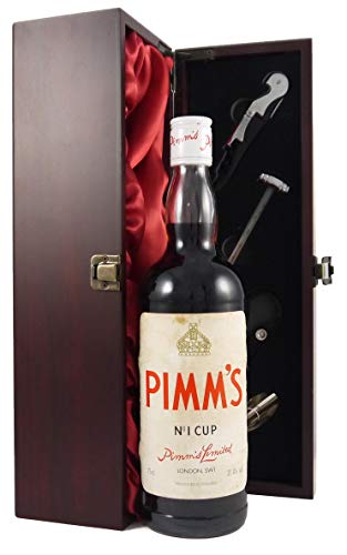 Pimms No 1 The Original Gin Sling (1970's) in einer mit Seide ausgestatetten Geschenkbox, da zu 4 Weinaccessoires, 1 x 700ml von Pimm's