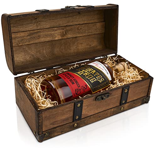 Smokey Ginger Spiced Rum Gift Chest by Pirate's Grog | Small Batch Premium Aged Rum | Alcohol Content: 37.5% | Includes Wooden Chest | Flavours: Smokey & Ginger - 700ml Smokey Ginger Spiced Rum Gift Chest by Pirate's Grog | Small Batch Premium Aged Rum | Alcohol Content: 37.5% | Includes Wooden Chest | Flavours: Smokey & Ginger - 700ml von Pirate's Grog