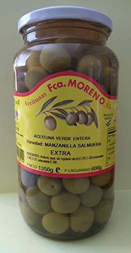 Spanische grüne Oliven mit Stein in Salzlake von San Blas