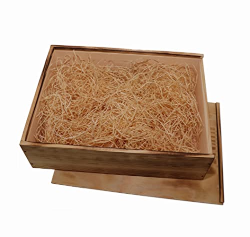 Schwarzwald Metzgerei - Weinkiste mit Schiebedeckel und Deko Holzwolle - Geschenkbox - Holzkiste aus Holz mit individuell beflammter Oberfläche für 3 Flaschen - 360 x 272 x 100 mm (Inkl. Holzwolle) von Schaufler GmbH