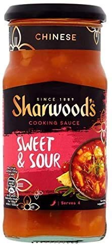 Sharwood's Sweet and Sour Cooking Sauce 425 g – eine süße, klebrige Sauce mit knusprigem Gemüse und saftiger Ananas. von Sharwood's