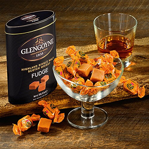 Dieses Single Malt Whisky Fudge wird nach einem traditionellen Rezept in Schottland handgefertigt. 250g (1 Packung) in Metalldose von Lambertz