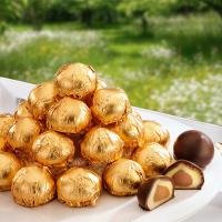 Mozartkugeln (400g) Schokoladen-Praliné in Geschenkverpackung mit Schleife. Diese Mozartkugeln haben ein Herz aus feinem Nougat, das von Marzipan umgeben ist. €24,88/kg von Lambertz