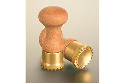 Ausstecher Ravioli, Holz/Messing, rund mit gezacktem Rand, 38mm, 1 St Ausstecher Ravioli, Holz/Messing, rund mit gezacktem Rand, 38mm, 1 St von Spiceworld