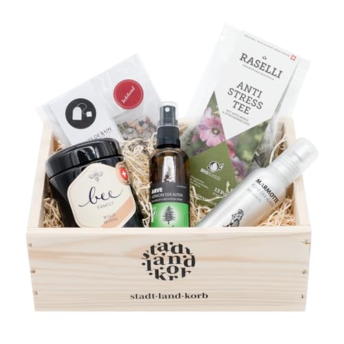 Premium Geschenkkorb «Schau auf Dich» für ruhige und entspannende Momente – Geschenkidee für Geburtstage, Weihnachten und als Dankeschön Premium Geschenkkorb «Schau auf Dich» für ruhige und entspannende Momente – Geschenkidee für Geburtstage, Weihnachten und als Dankeschön von Stadt Land Korb