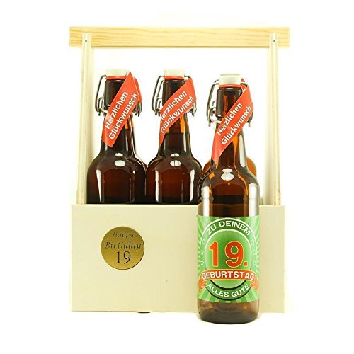 Bier Geschenk zum 19.Geburtstag Geburtstagsgeschenk neunzehnter Geburtstag 6er Bierträger aus Holz mit 6 Flaschen Bier zum 19. Geburtstag von SünGross