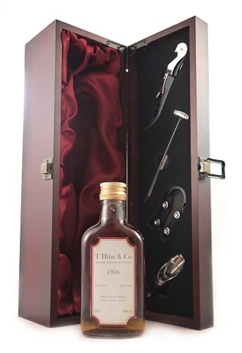 T Hine & Co Grande Champagne Cognac 1956 (20cls) (Decanted Selection) in einer mit Seide ausgestatetten Geschenkbox, da zu 4 Weinaccessoires, 1 x 200ml von T Hine &