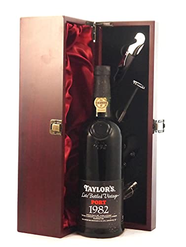Taylor's Late Bottled Vintage Port 1982 in einer mit Seide ausgestatetten Geschenkbox, da zu 4 Weinaccessoires, 1 x 750ml von Taylor's Late Bottled