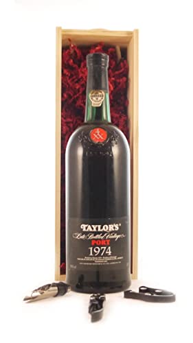 Taylor's Late Bottled Vintage Reserve Port 1974 MAGNUM in einer Geschenkbox, da zu 3 Weinaccessoires, 1 x 1500ml von Taylor's Late Bottled