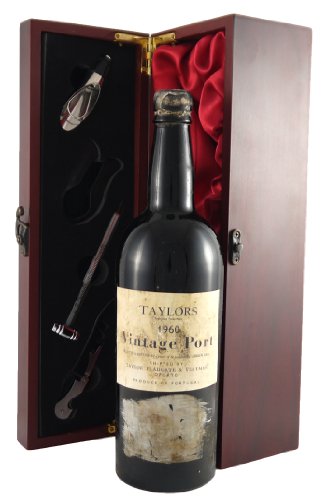 Taylor Fladgate Vintage Port 1960 in einer mit Seide ausgestatetten Geschenkbox, da zu 4 Weinaccessoires, 1 x 750ml von Taylor
