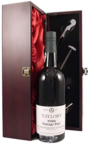 Taylor Fladgate Vintage Port 1980 in einer mit Seide ausgestatetten Geschenkbox, da zu 4 Weinaccessoires, 1 x 750ml von Taylor