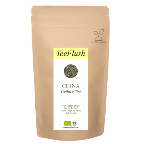 China Grüner Tee, Bio, Misty (Nebeltee), 100g, Ernte 2022, Geschmack: süßlich-mild mit klare hellgrüne Tasse von TeeFlush