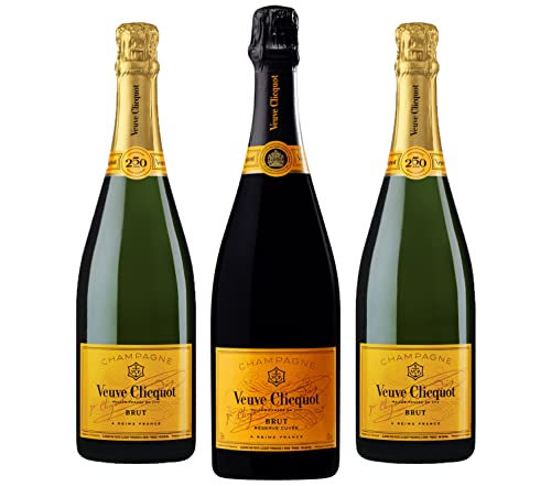 Champagner Veuve Clicquot Premium Bundle - Yellow Label Brut (2 x 0,75l) & Reserve Cuvée (1 x 0,75l) von The Wine Guys