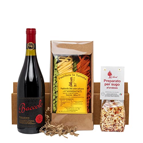 Präsentkorb „Gusto Italiano“ mit italienischen Spezialitäten: Italienischer Feinkost und Rotwein (1 x 0,75 l, 13,5 % vol.) | Geschenkset mit Pasta Tricolore, Arrabiata Gewürz und Baccolo Rosso von The Wine Guys