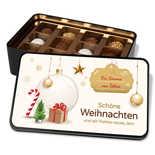 Geschenkdose mit Pralinen personalisiert mit zwei Namen „Schöne Weihnachten“ – Metalldose mit 12 Confiserie-Pralinen – Geschenk zu Weihnachten (Weihnachtskugel) von True Statements