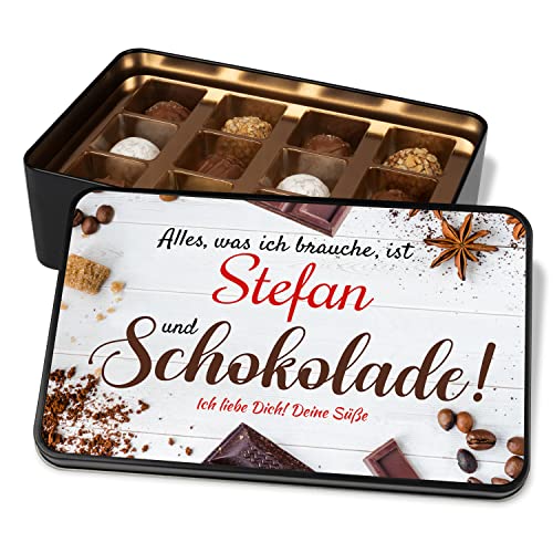 Pralinendose mit 12 Confiserie-Pralinen personalisiert „Alles, was ich brauche, ist WUNSCHNAME und Schokolade!“ - Liebes-Geschenke Valentinstag Weihnachten von True Statements