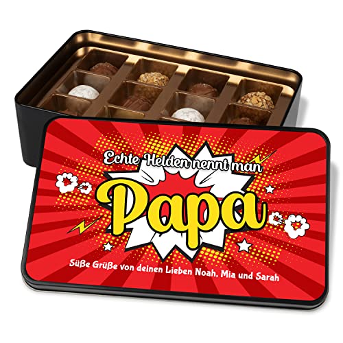 Pralinendose personalisiert mit Wunschtext „Echte Helden nennt man Papa“ – Schokolade Geschenk für Vater – Metalldose mit 12 Pralinen – kleines Geschenk zum Vatertag - süße Vatertagsgrüße (Rot) von True Statements